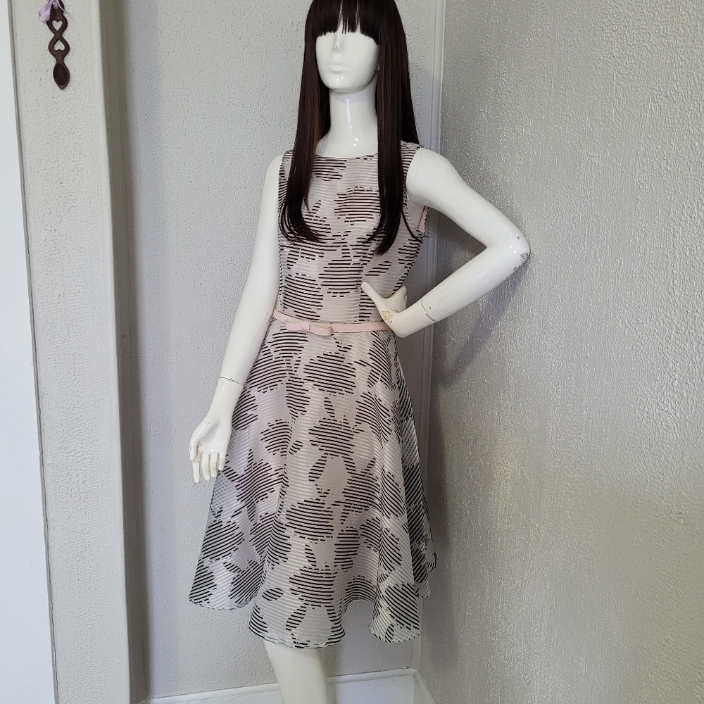 Sz 4 Danny and Nicole fit & Flare dress w/ belt